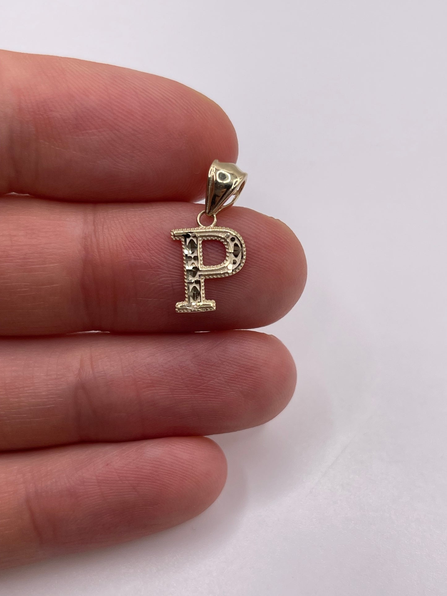 9ct gold initial P pendant