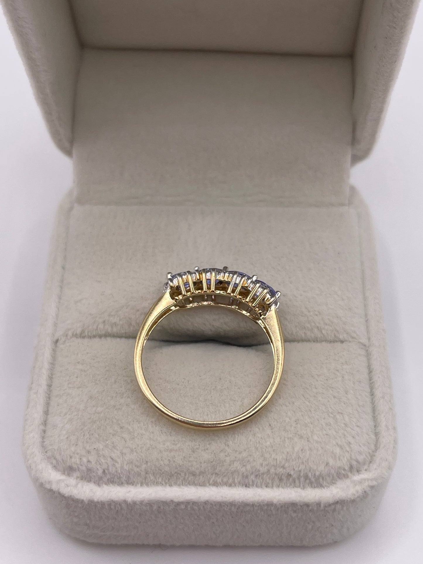 9ct gold tanzanite and diamond ring