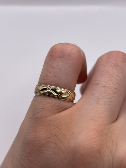 9ct gold patterned band