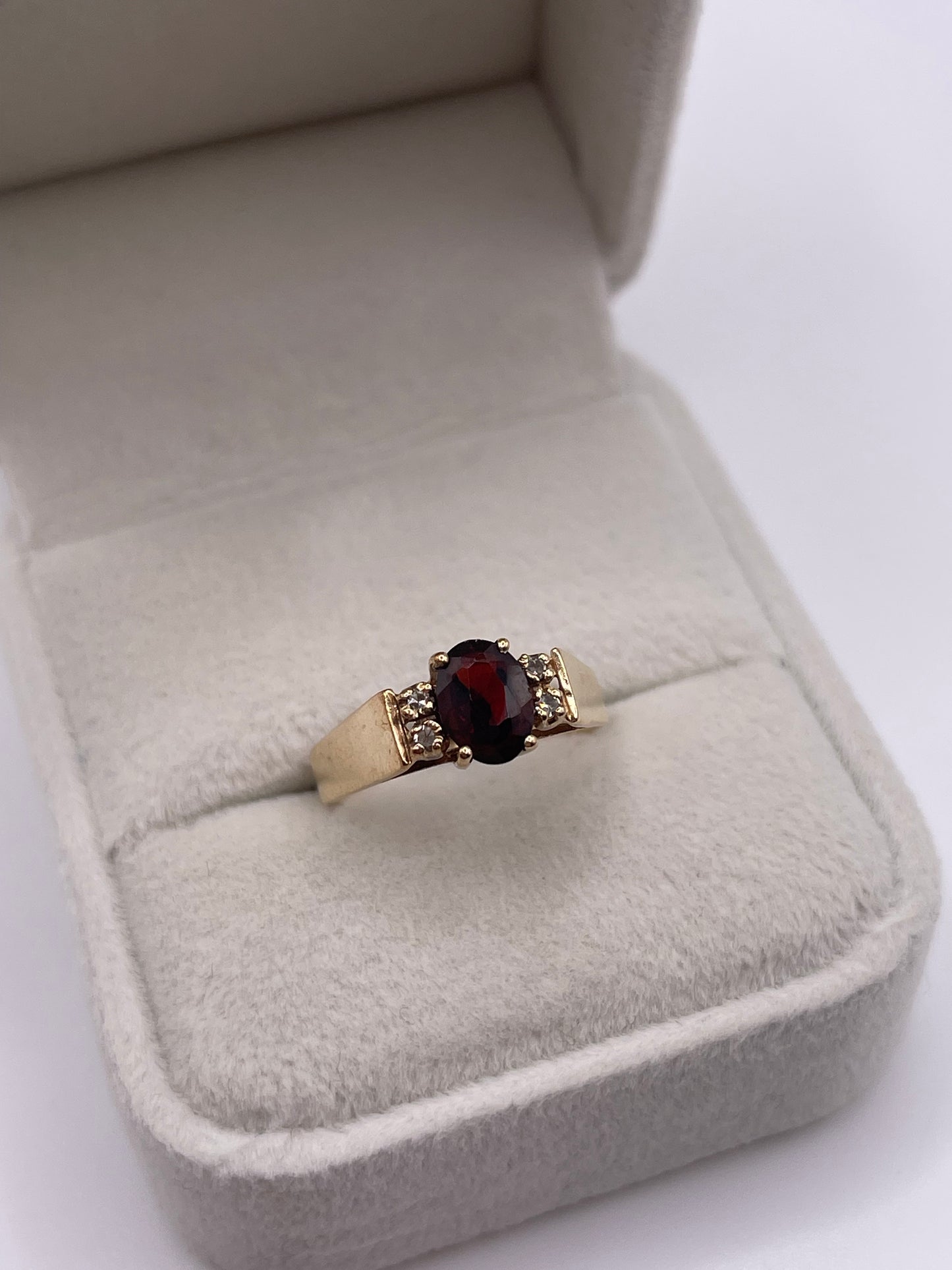 9ct gold garnet and diamond ring