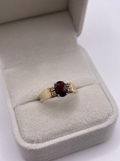 9ct gold garnet and diamond ring