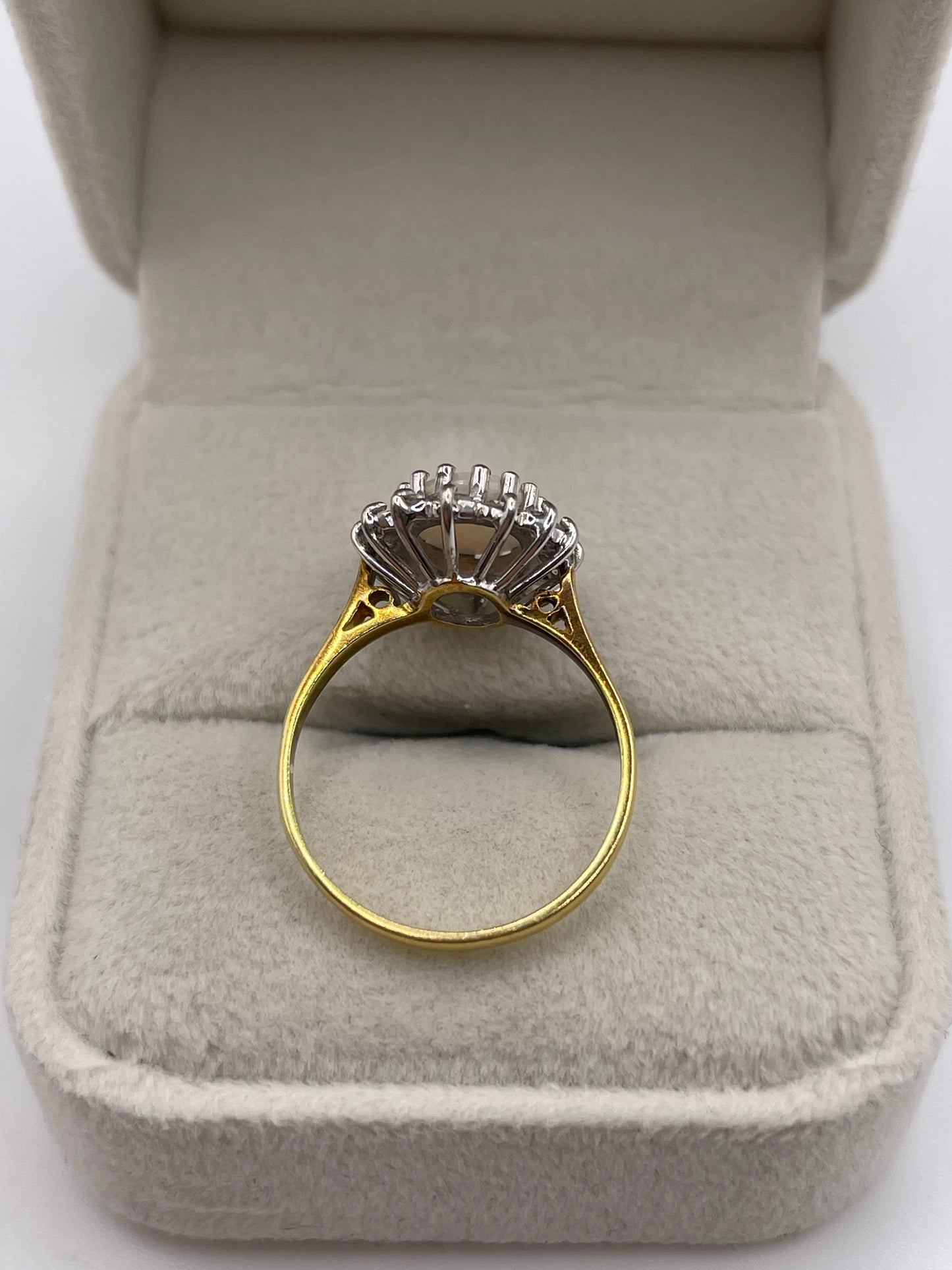 18ct gold opal and diamond ring