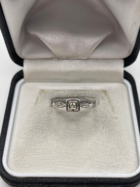 18ct white gold diamond ring