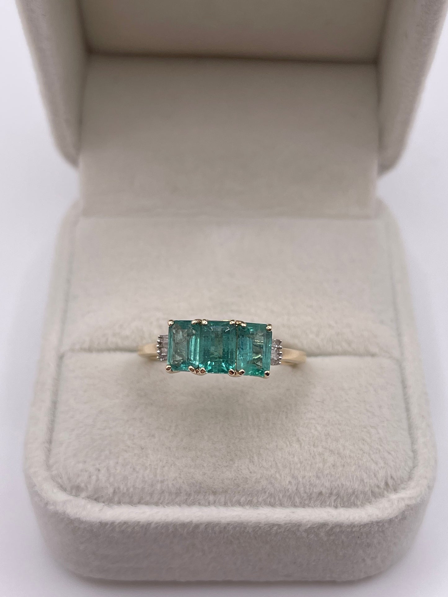 9ct gold emerald and diamond ring