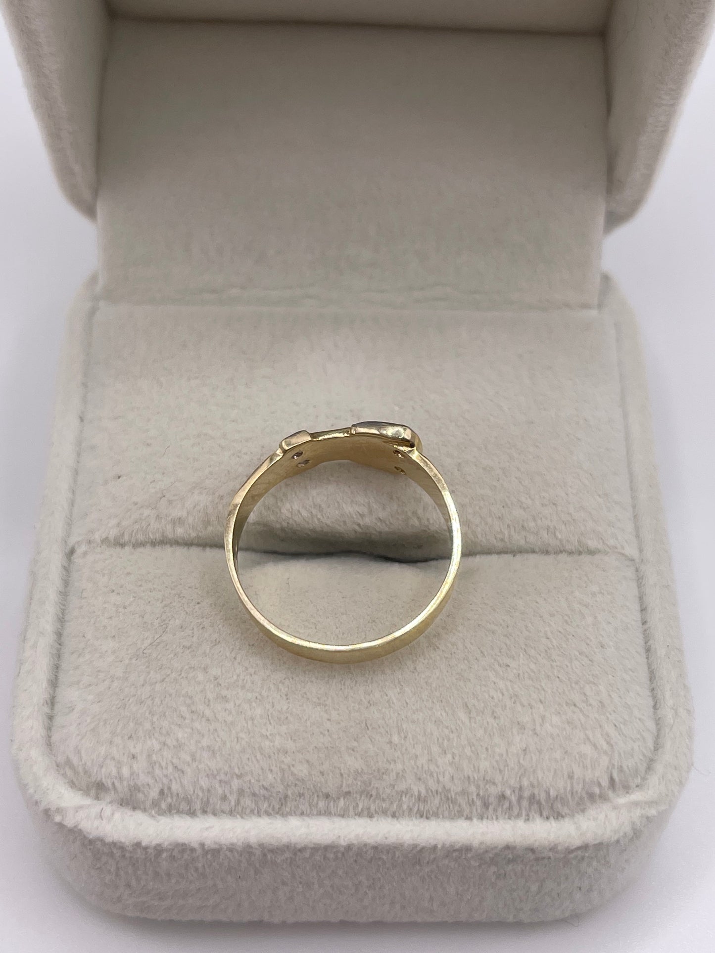 9ct gold cz buckle ring