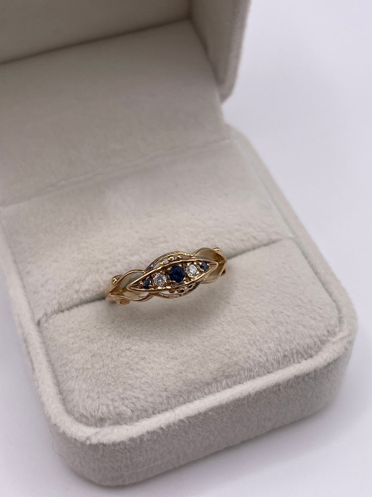 9ct gold sapphire and diamond ring