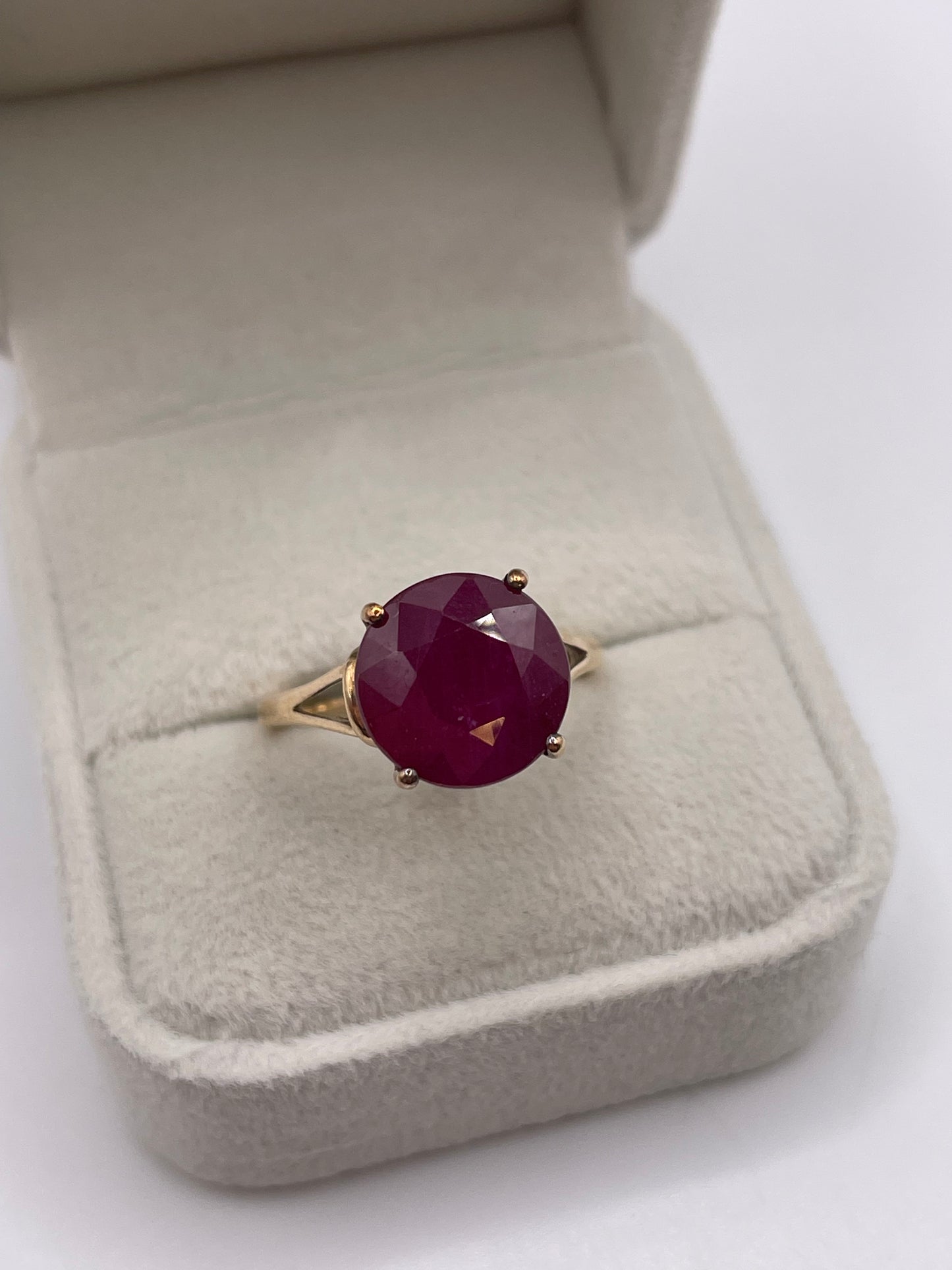 9ct gold ruby ring