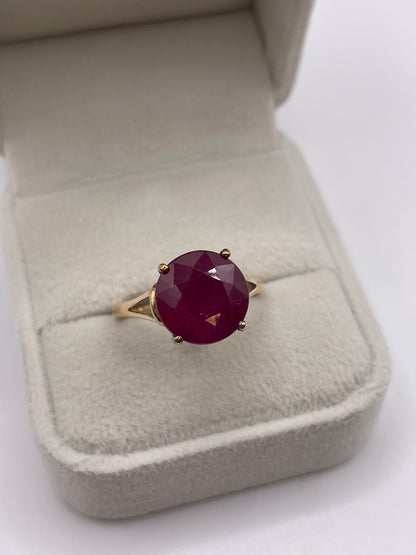 9ct gold ruby ring