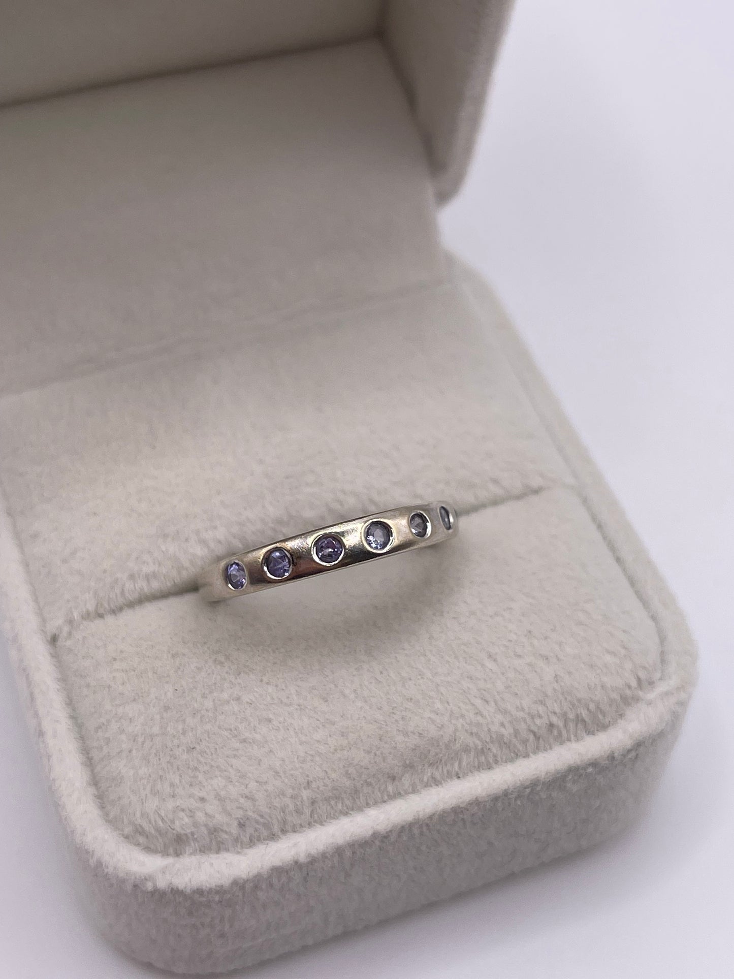 9ct white gold tanzanite ring