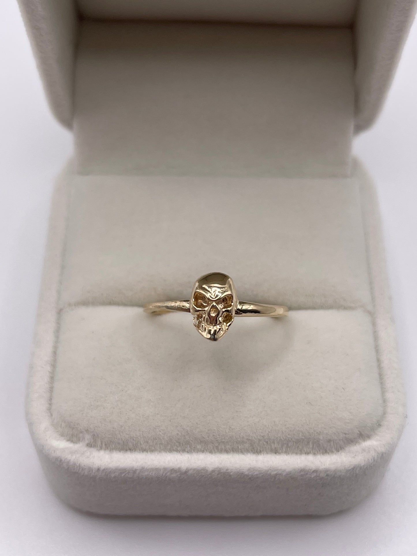 9ct gold skull ring