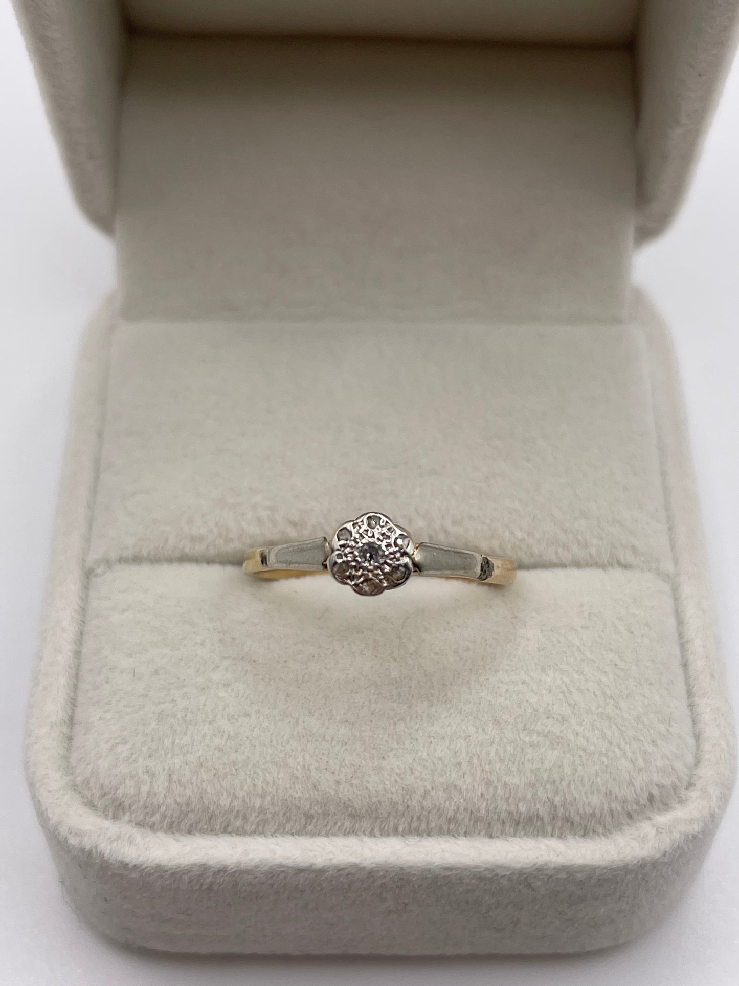 9ct gold and platinum diamond ring