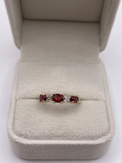 9ct gold garnet and diamond ring