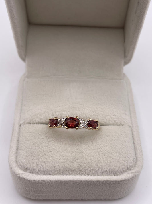 9ct gold garnet and diamond ring