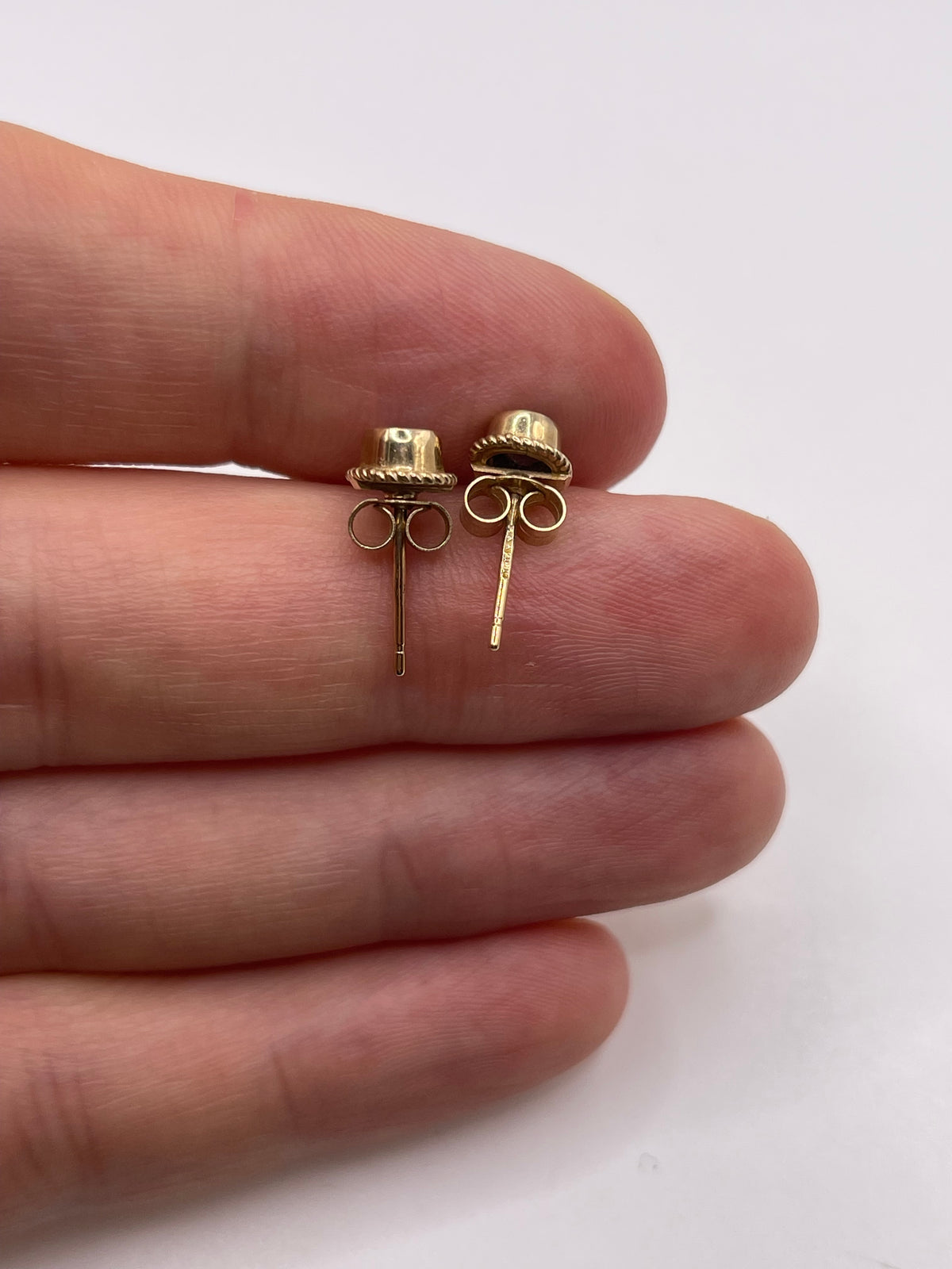 9ct gold sapphire earrings