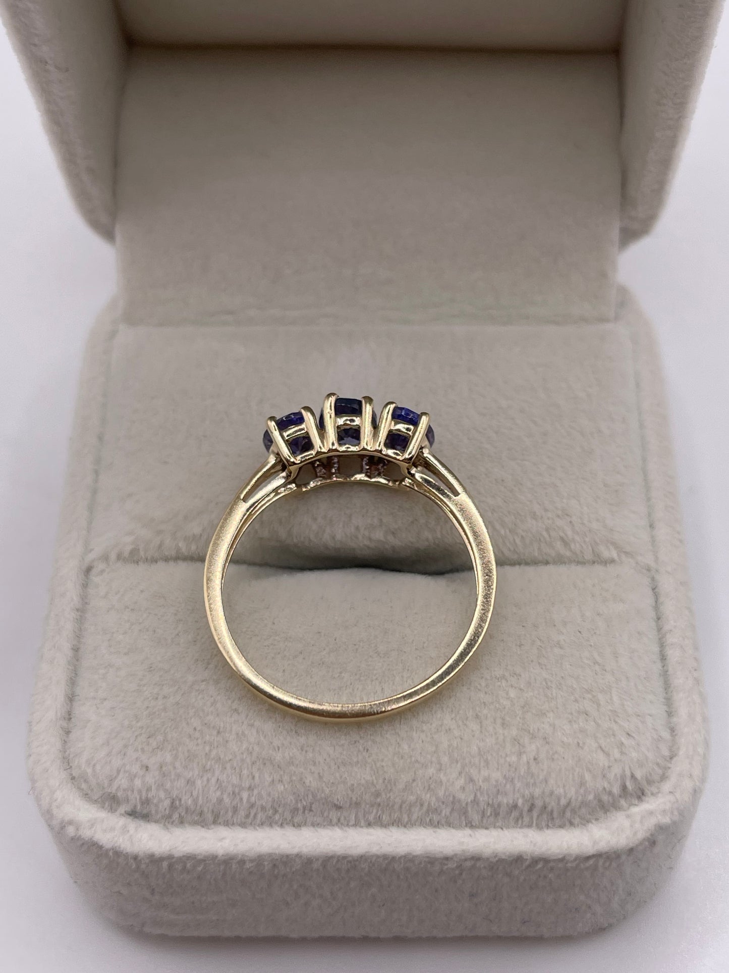 9ct gold tanzanite ring
