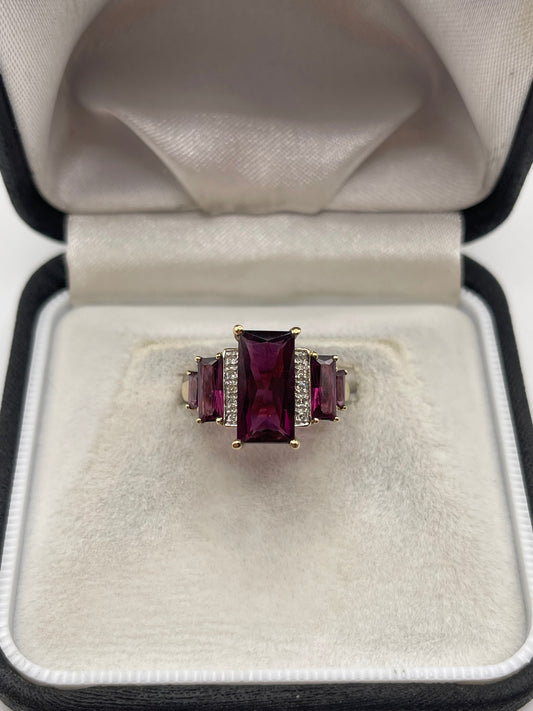 9ct gold garnet and diamond ring