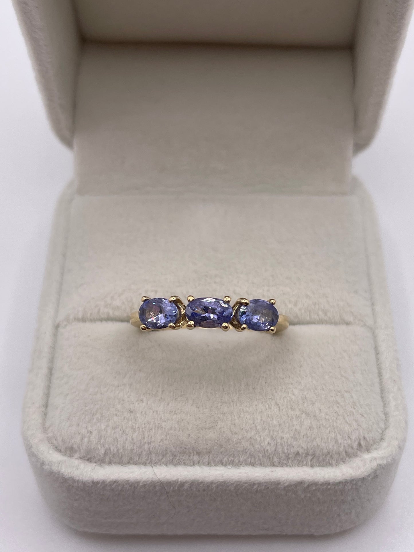 9ct gold tanzanite ring