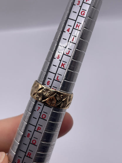 9ct gold patterned band