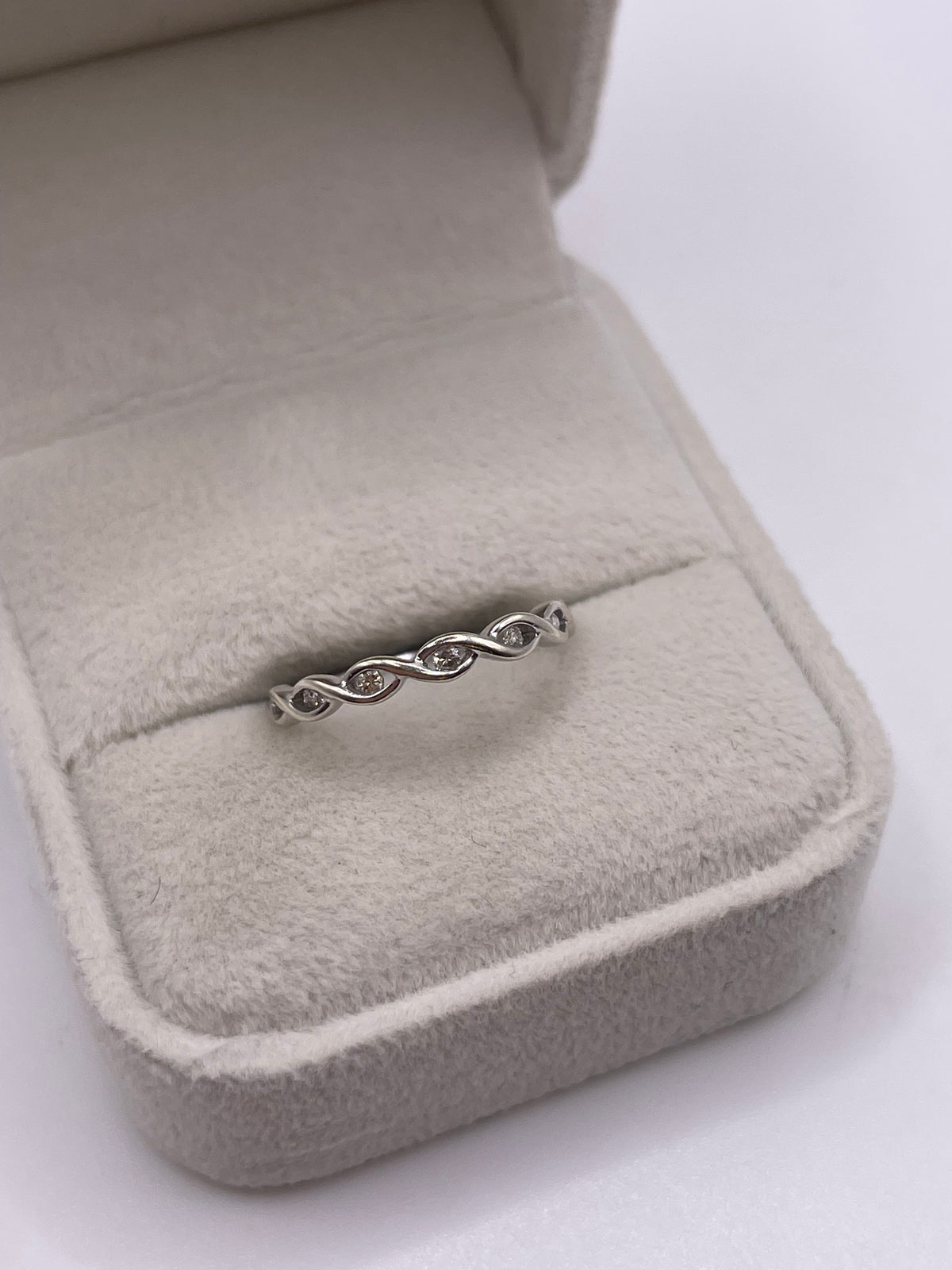 9ct white gold diamond ring