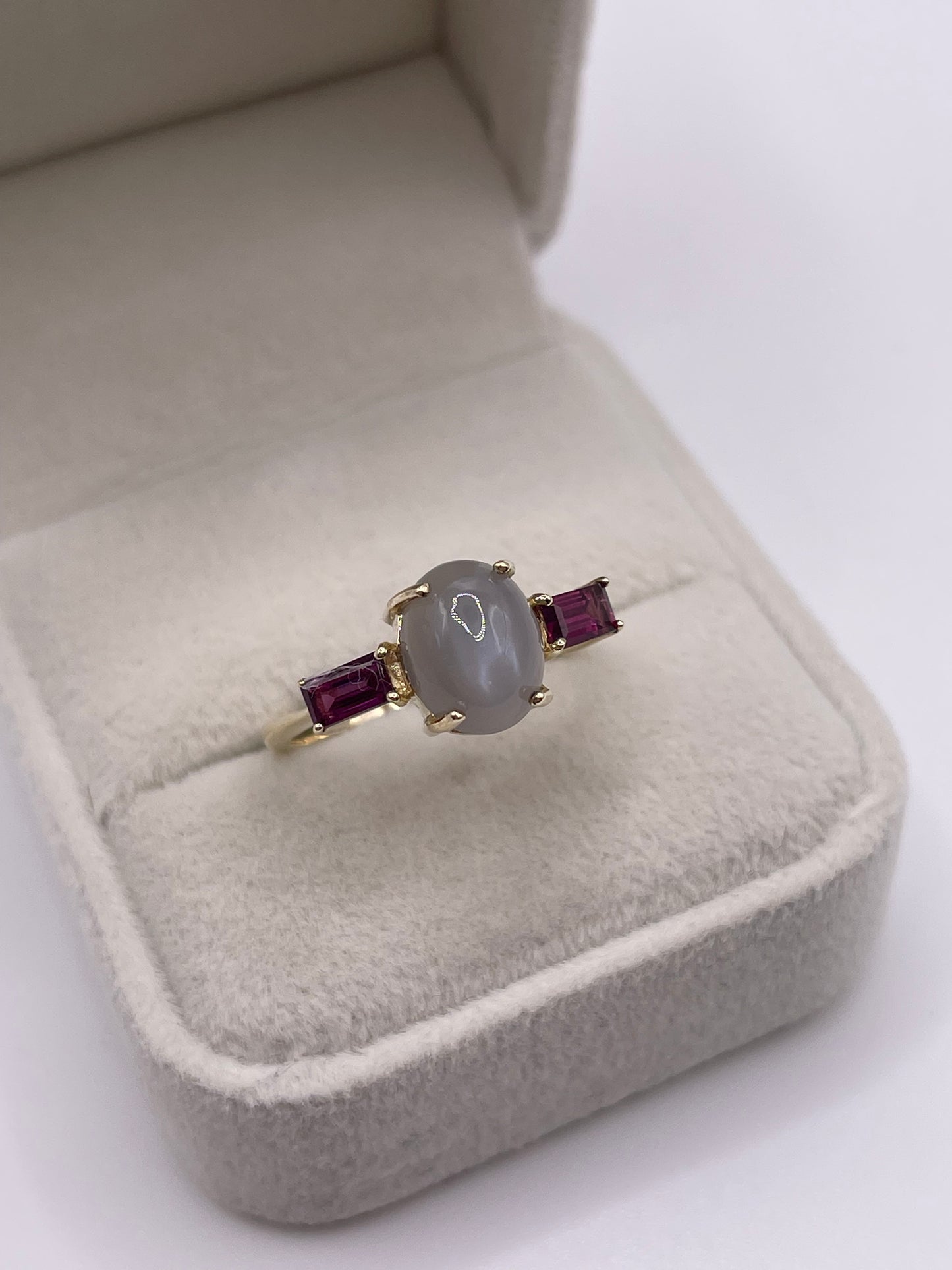 9ct gold grey moonstone and garnet ring