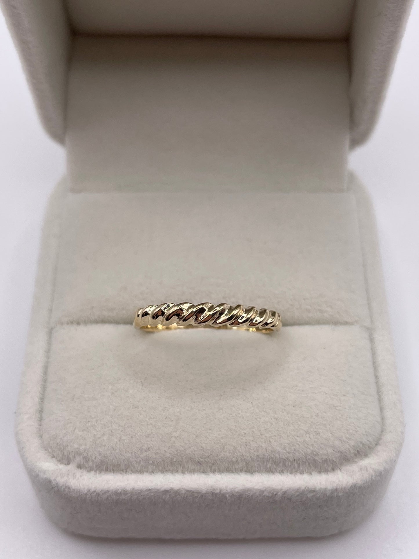 9ct gold croissant ring