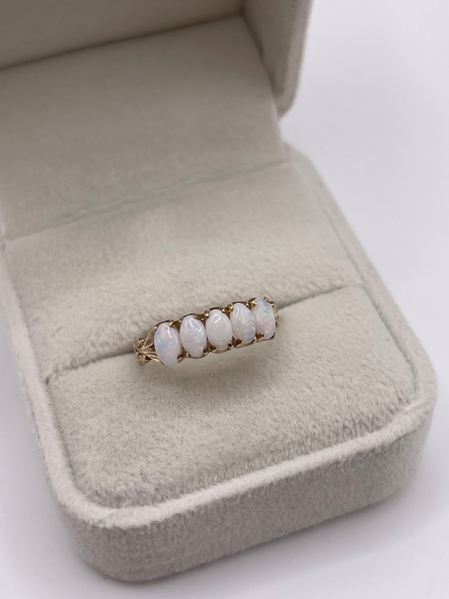 9ct gold opal ring
