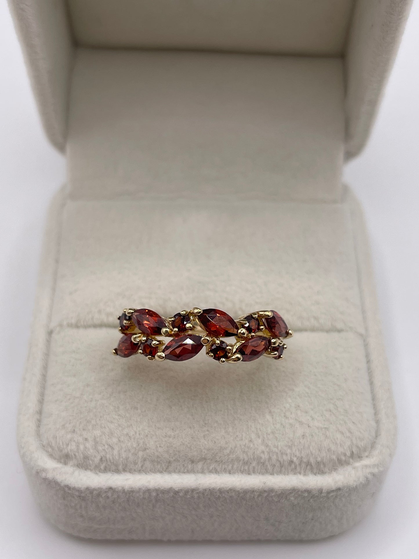 9ct gold garnet cluster ring