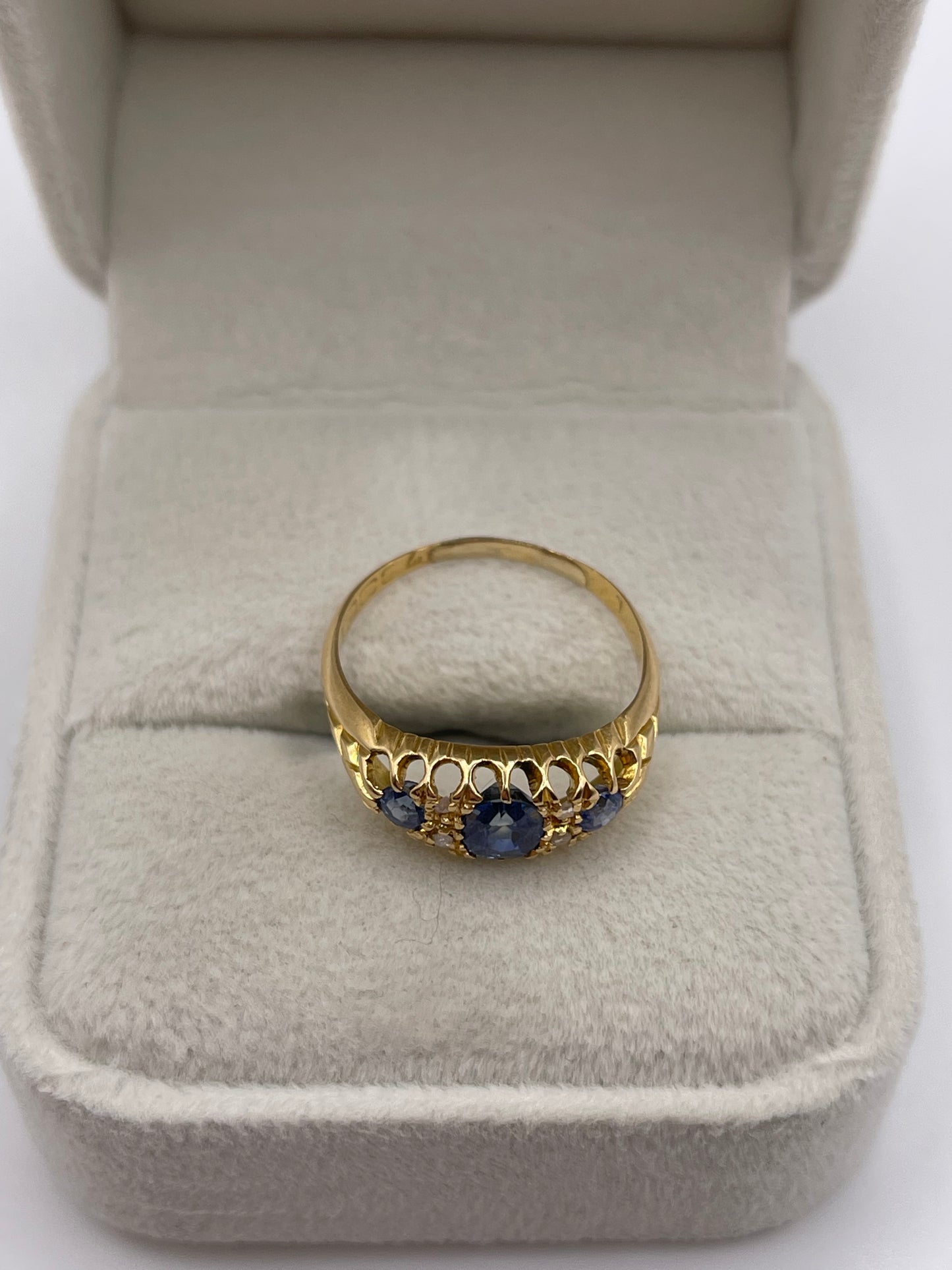 Antique 18ct gold sapphire and diamond ring