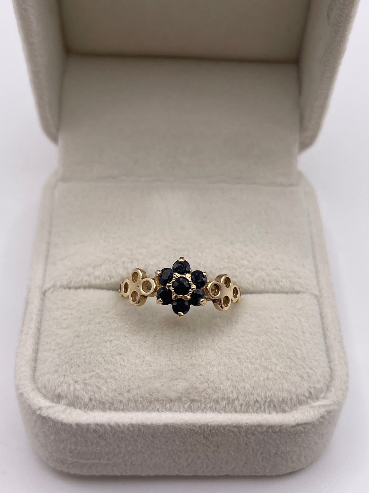 9ct gold sapphire cluster ring