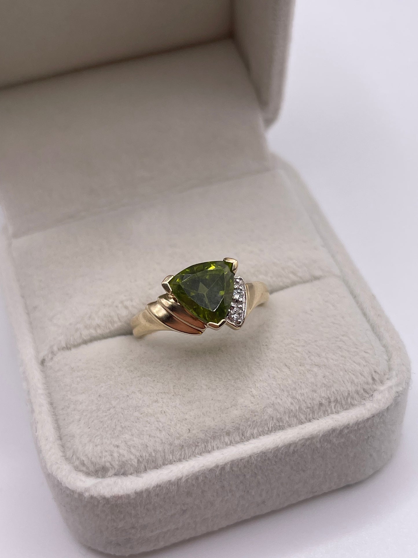 9ct gold quartz and zircon ring