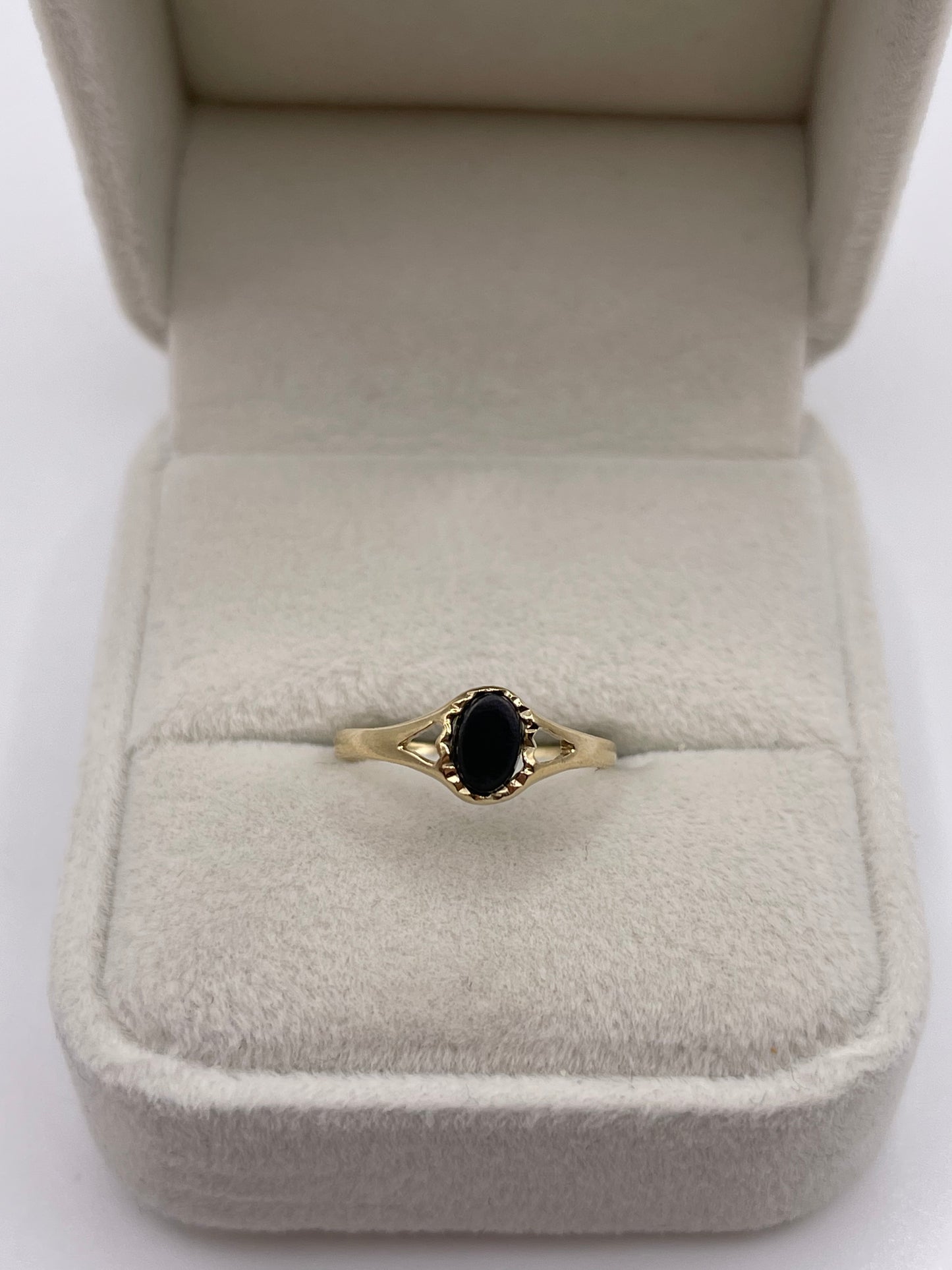 9ct gold onyx ring
