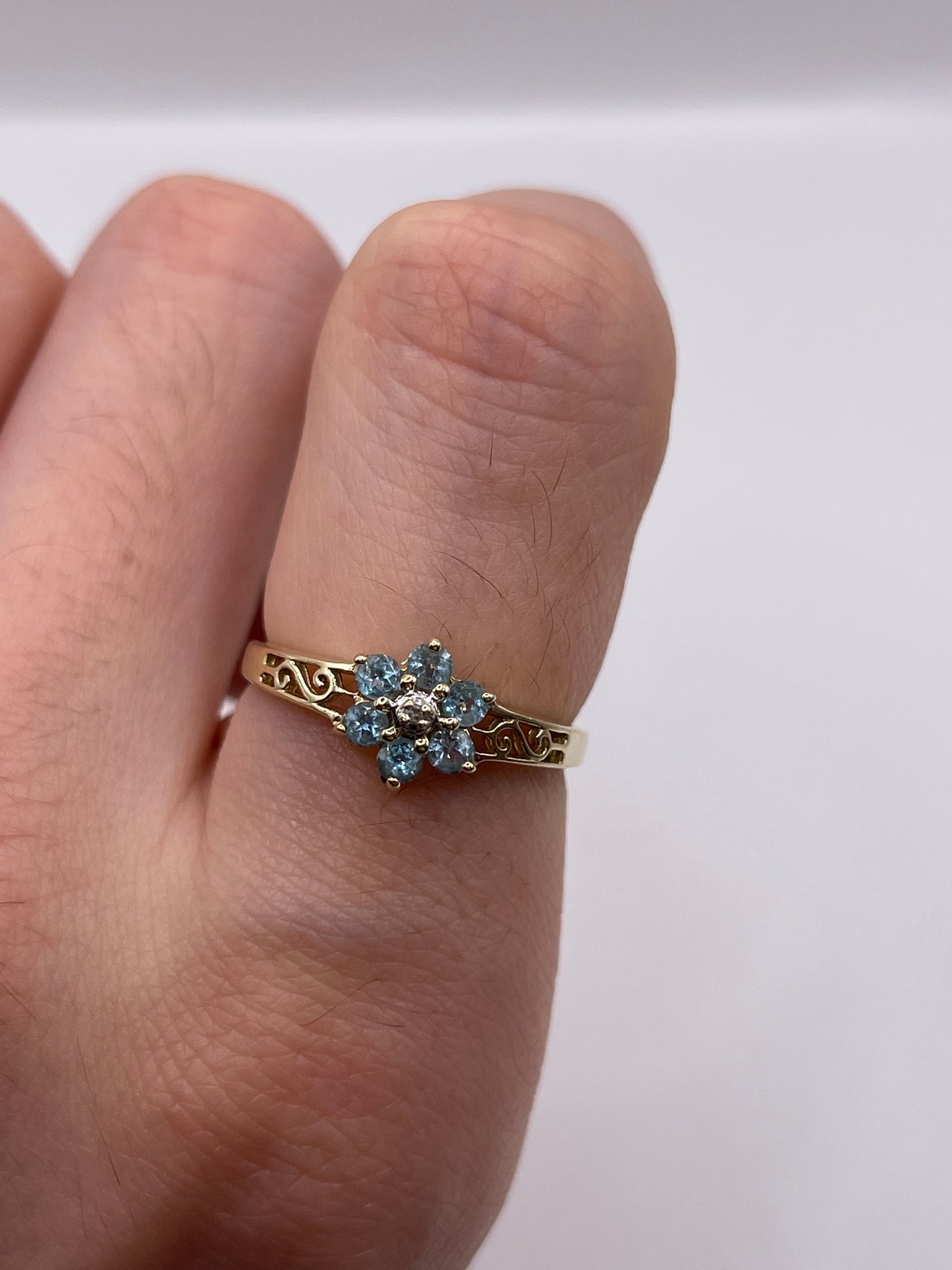 9ct gold topaz and diamond ring