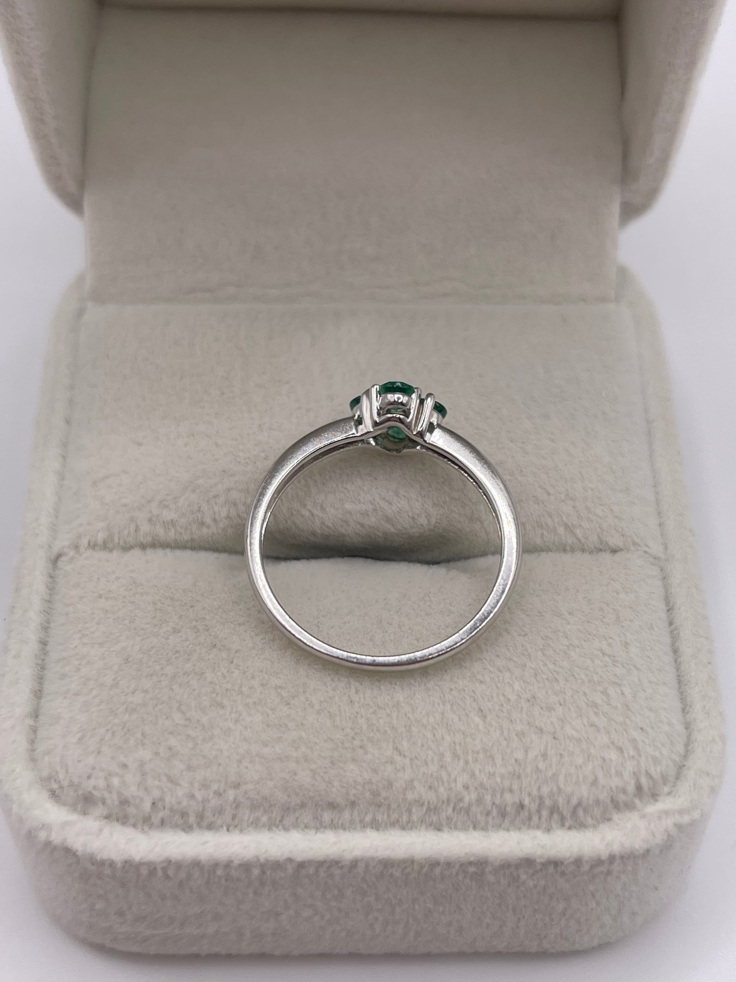 9ct white gold emerald and diamond ring