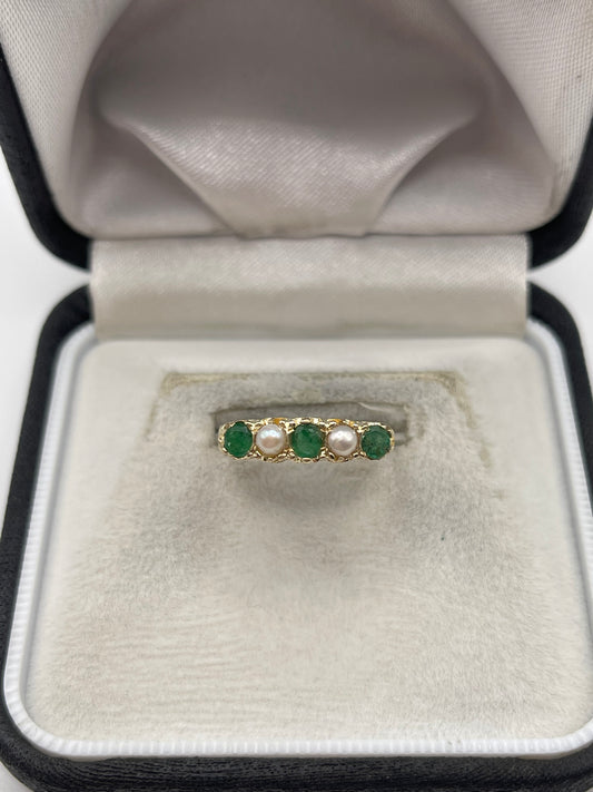 9ct gold emerald and pearl ring