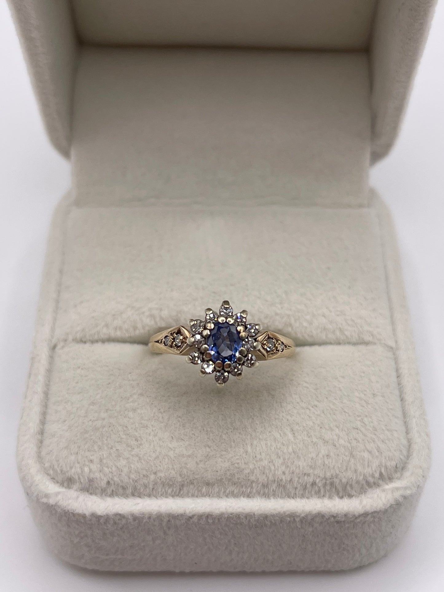 9ct gold sapphire and diamond ring