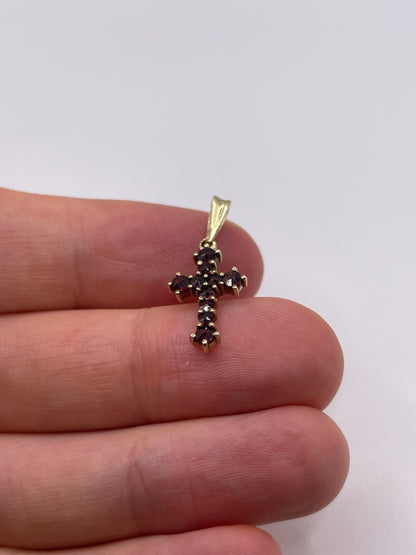 9ct gold garnet cross pendant