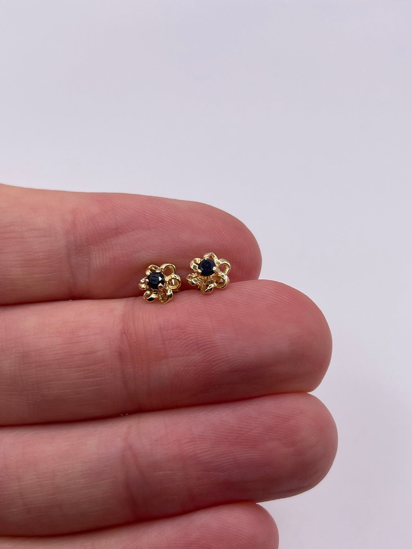 9ct gold sapphire earrings