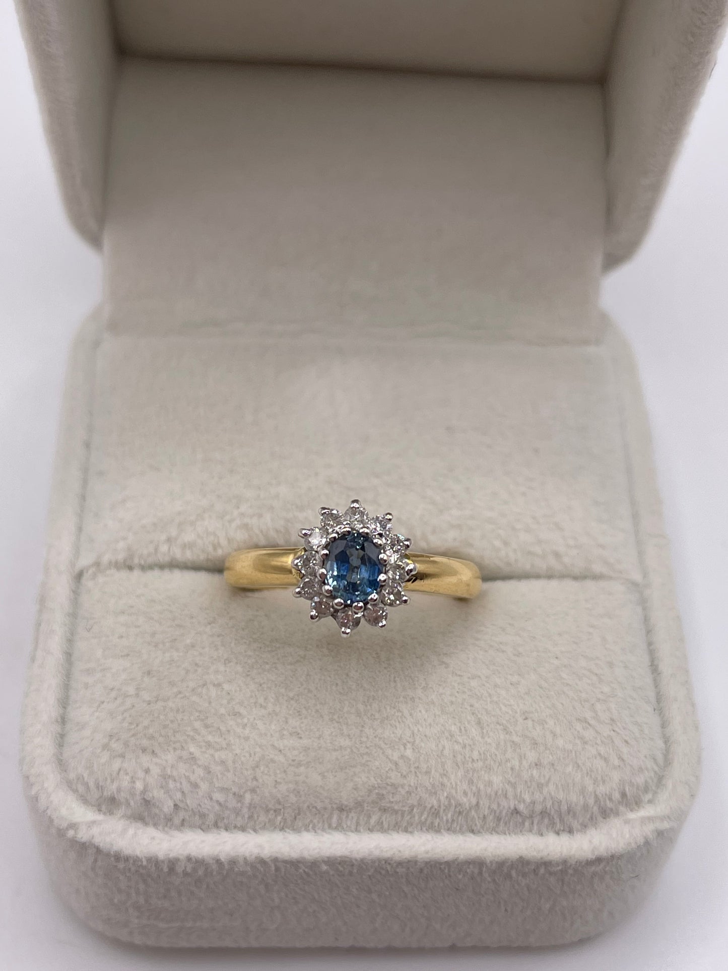 18ct gold sapphire and diamond ring