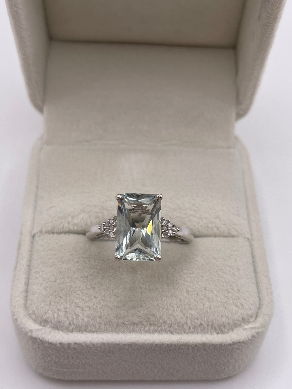 9ct white gold green amethyst and diamond ring