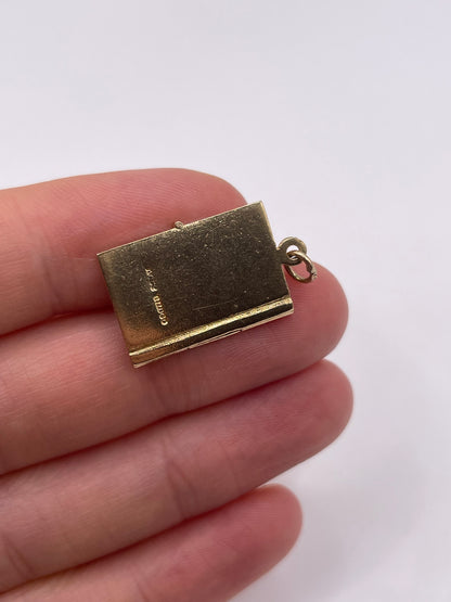 9ct gold passport charm