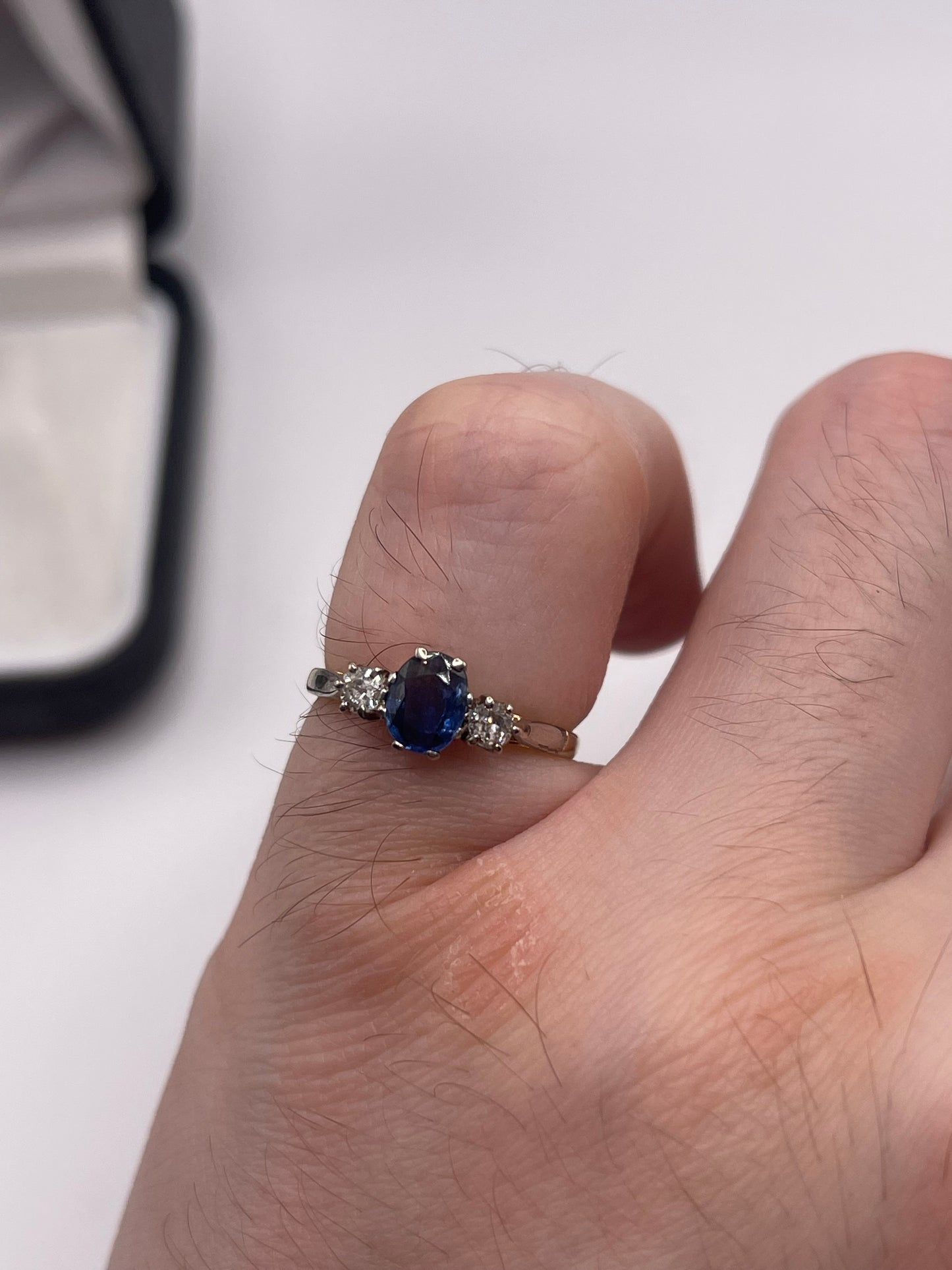 18ct gold sapphire and diamond ring