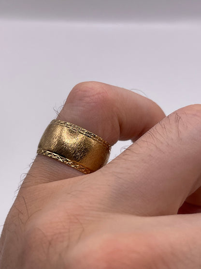 9ct gold patterned band