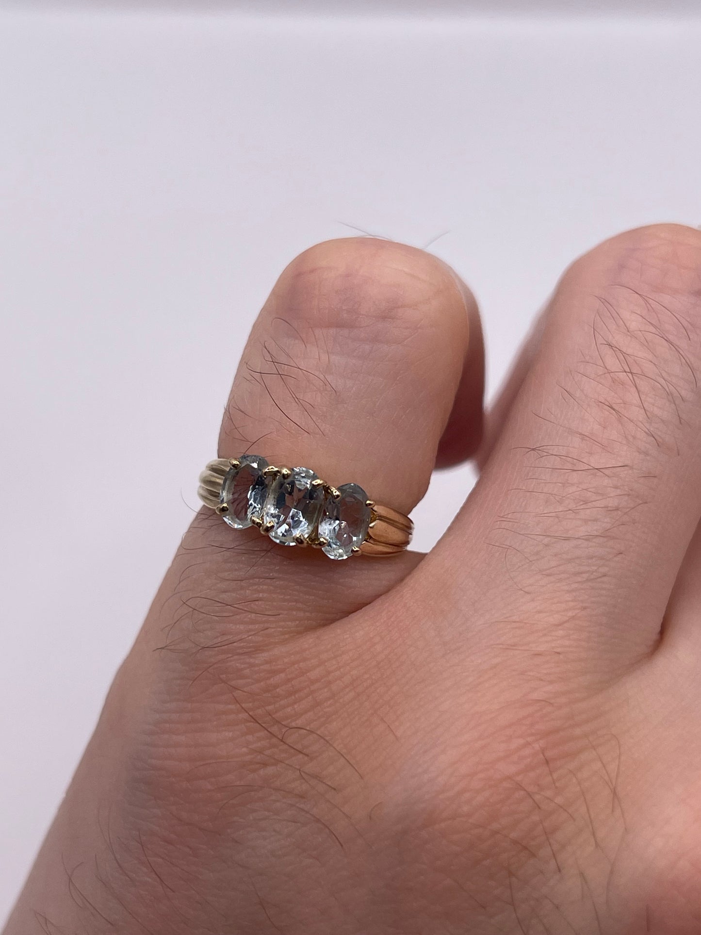 9ct gold aquamarine ring