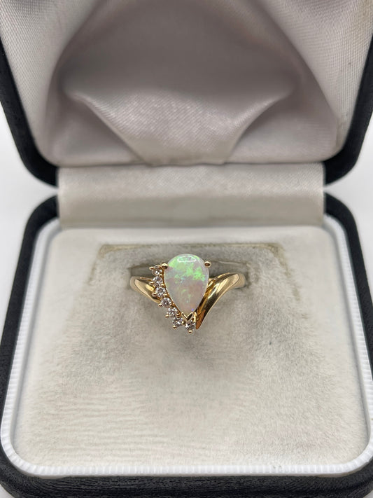 14ct gold opal and diamond ring