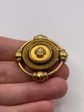 Load image into Gallery viewer, Antique 18ct gold cherub brooch

