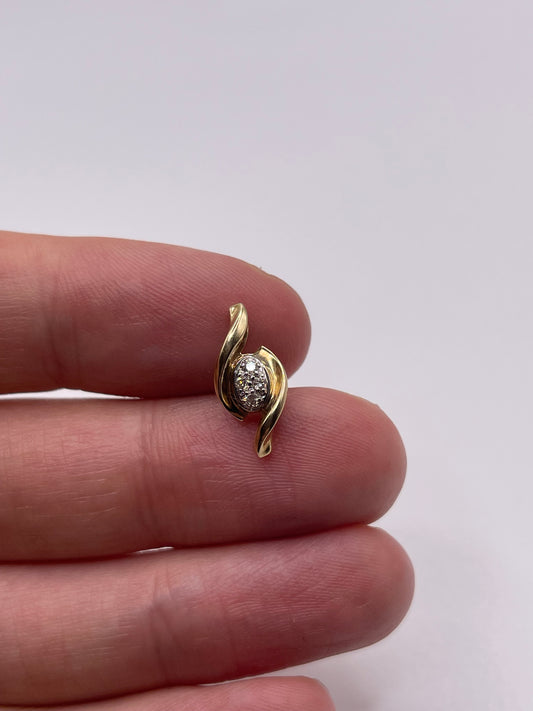 9ct gold diamond pendant