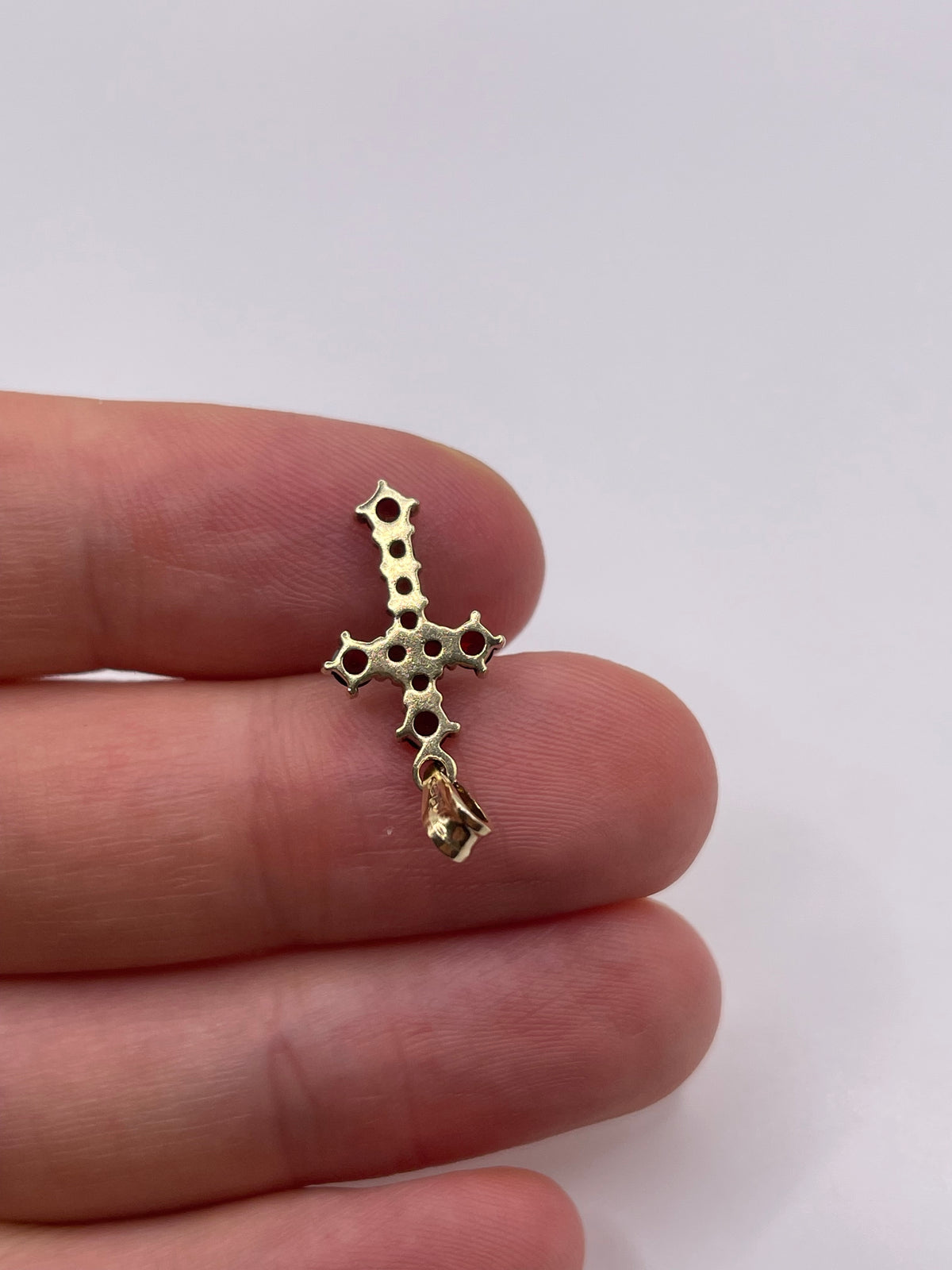 9ct gold garnet cross pendant
