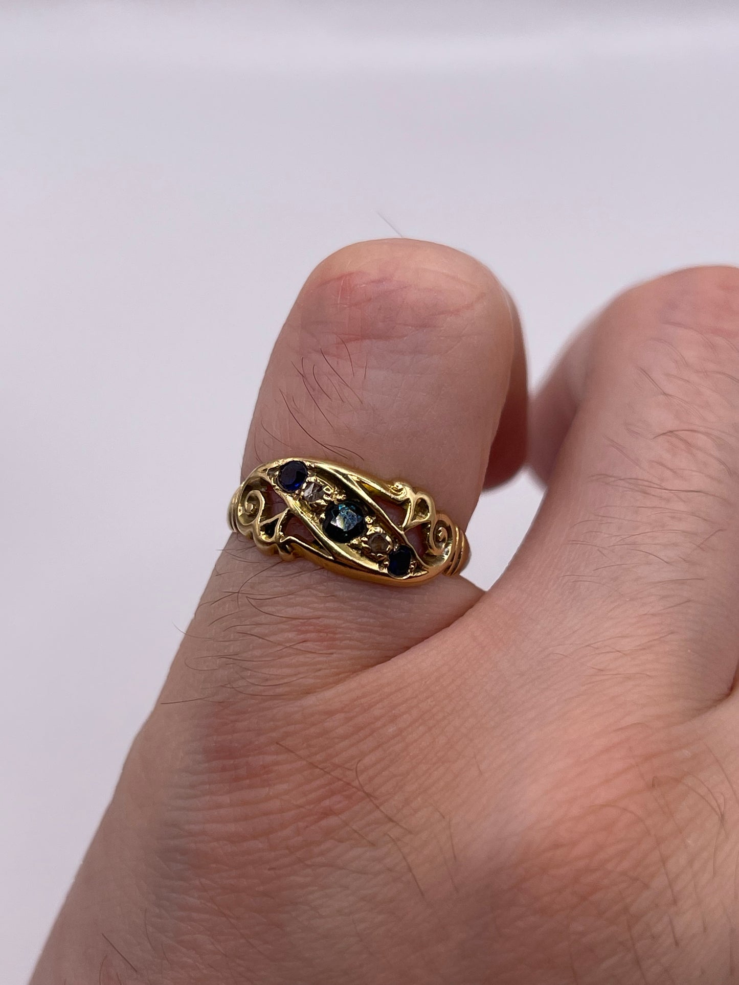 Antique 18ct gold sapphire and diamond ring