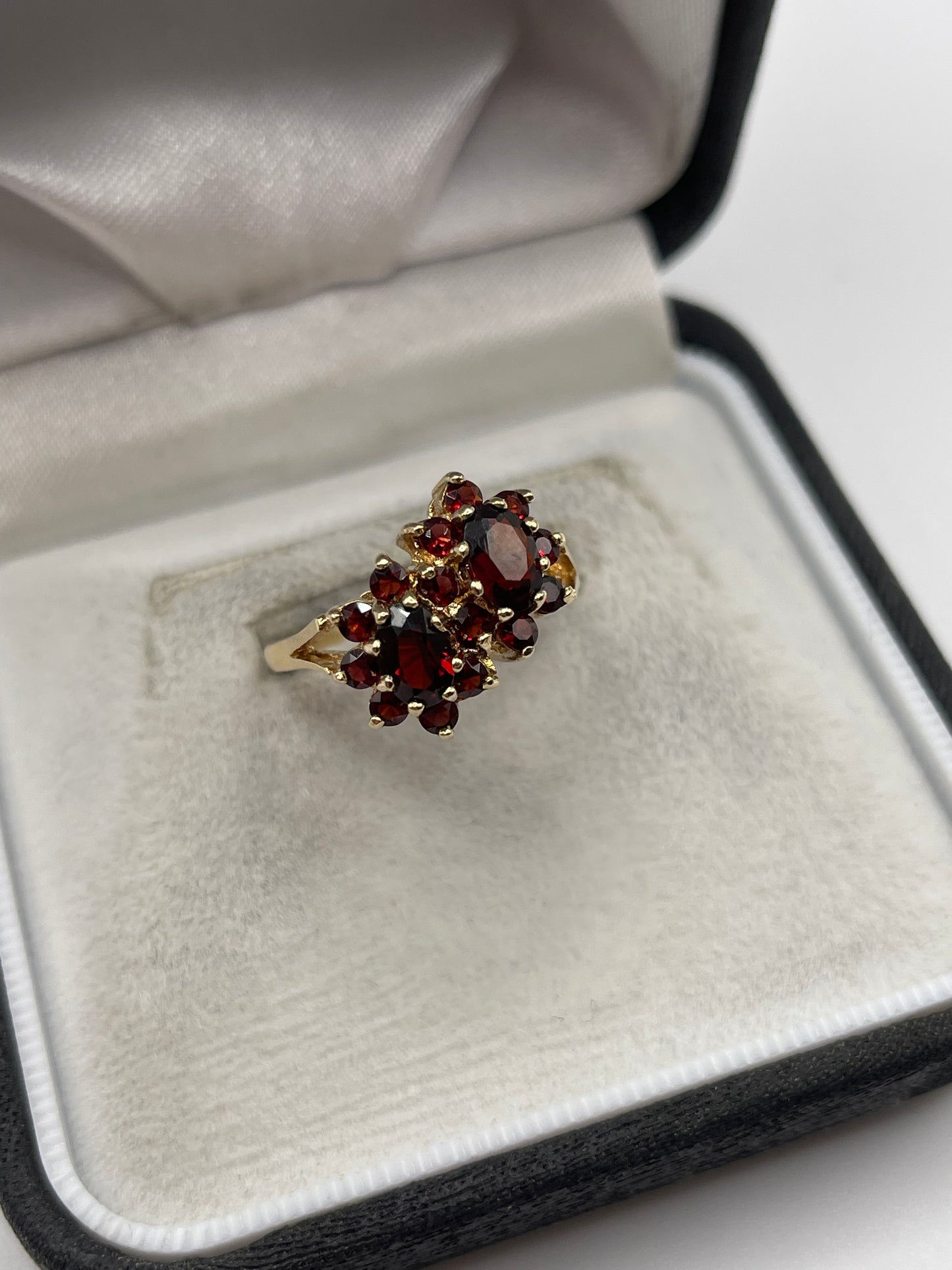 9ct gold garnet cluster ring