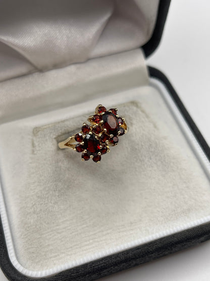 9ct gold garnet cluster ring